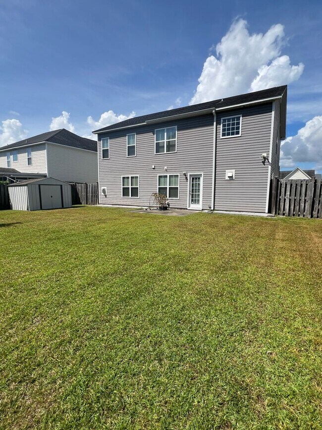 Building Photo - 7108 Verona Dr