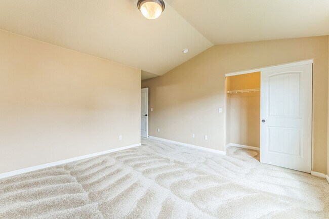 Building Photo - Memorial Day Special!  $500 gift card