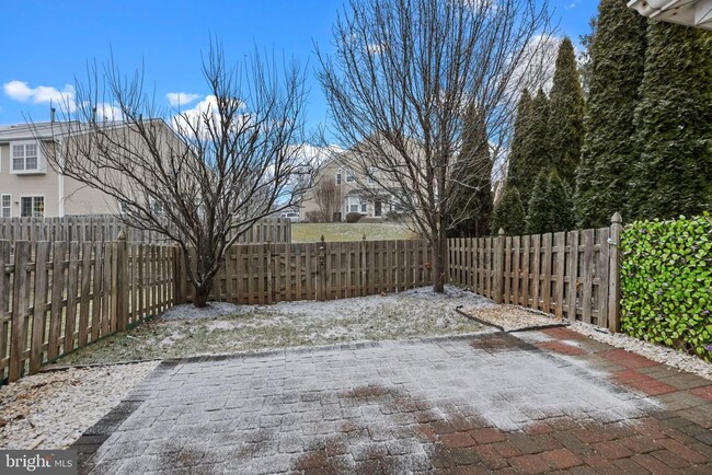 Building Photo - 15 Honey Locust Ln