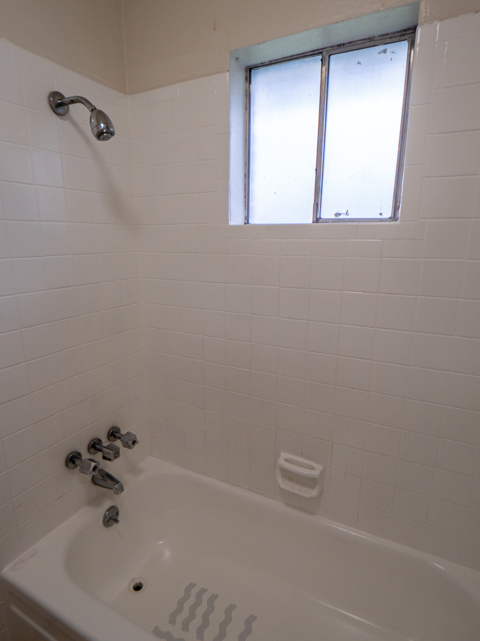 Shower - 303 Hardy Ave