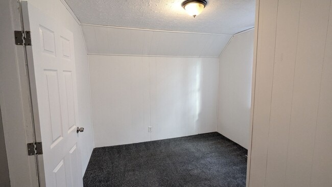 Building Photo - Charming 3-bedroom, 1-bathroom home located in the heart of Akron