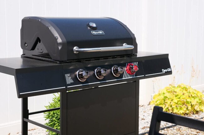 Building Photo - 8910 Cambridge Dr