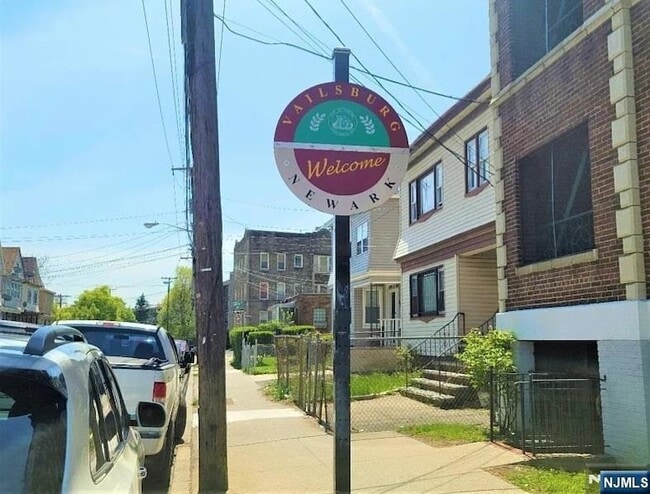 Building Photo - 367 Sanford Ave