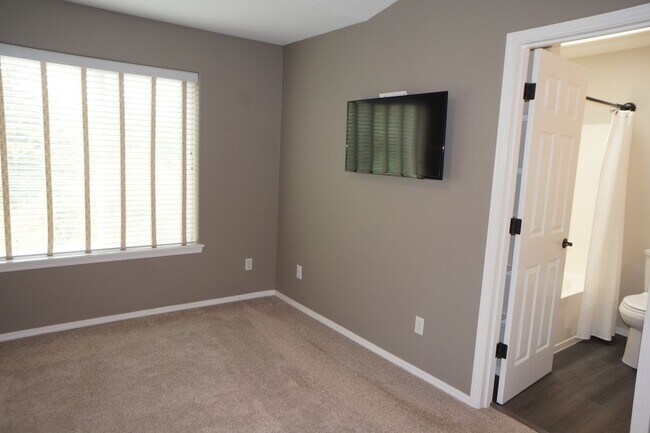 Building Photo - Spectacular NW Portland 3 bedroom Townhouse