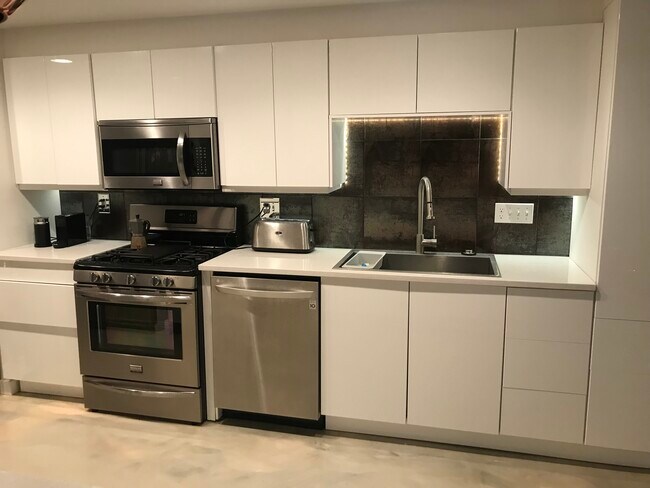 all stone countertops - 1620 E Broad St