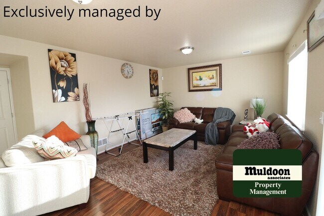 Building Photo - AVAILABLE NOW Lovely 3 Bedroom in Lorson R...