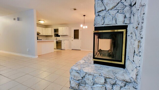 Building Photo - 1223 Redwood Ln