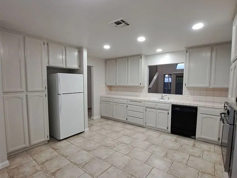 Building Photo - 4109 W Cornell Ave