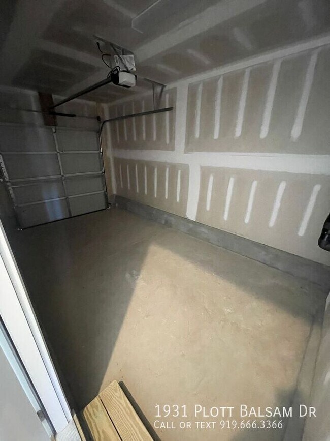 Building Photo - 1931 Plott Balsam Dr