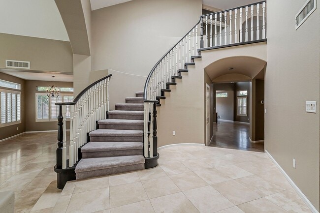 Building Photo - Welcome to your private Oasis!!