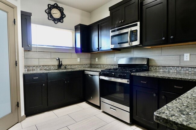 Building Photo - 3817 Loma Cortez Dr