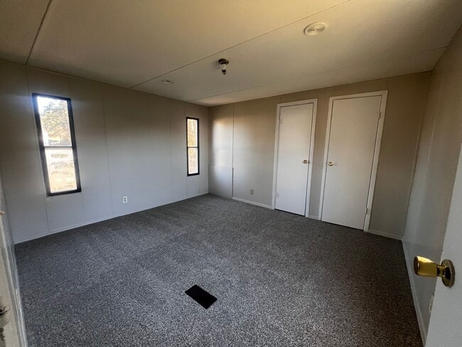 Building Photo - Cute 2 bedroom 2 bath mobile home that is located close to the Camp Lejeune Main Gate, beaches, s...