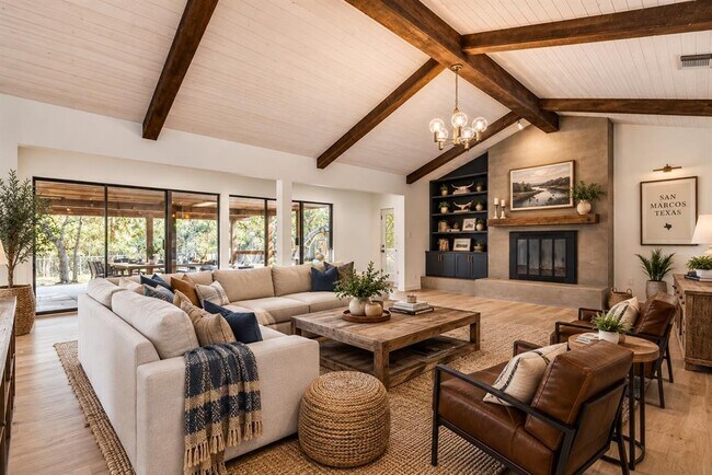 Building Photo - 904 Willow Creek Cir