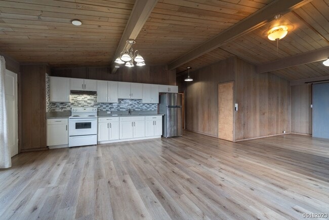 Building Photo - Fully Renovated 3BR/2BA/2Car Garage in Pea...