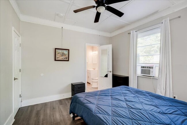 Building Photo - 2245 Bayvale Rd