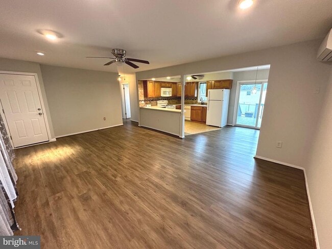 Building Photo - 117 Seaspray Rd