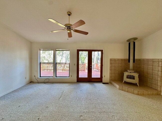 Building Photo - 15593 Carrie Dr