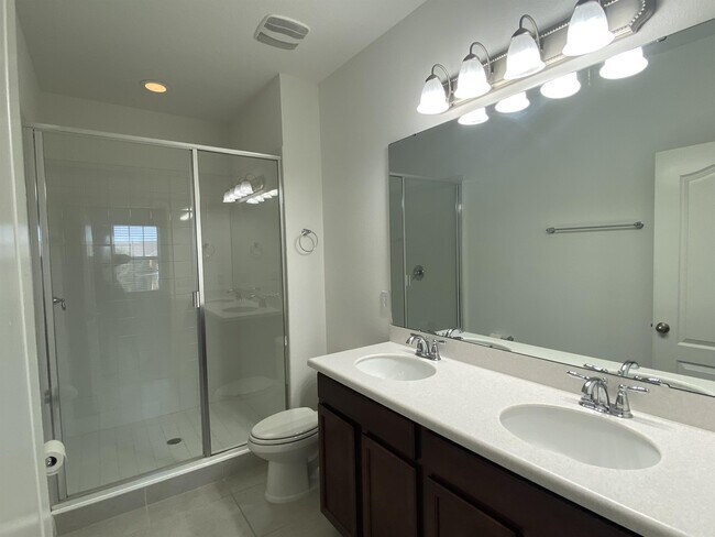 Building Photo - 15555 Honeybell Dr