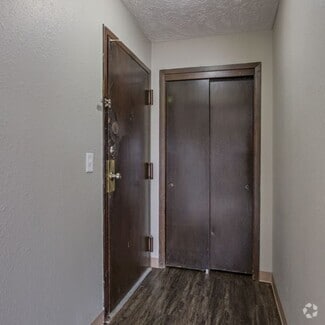 Building Photo - SPACIOUS APARTMENTS LOCATED IN THE HEART O...