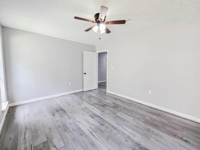 Building Photo - 215 W North Hill Dr
