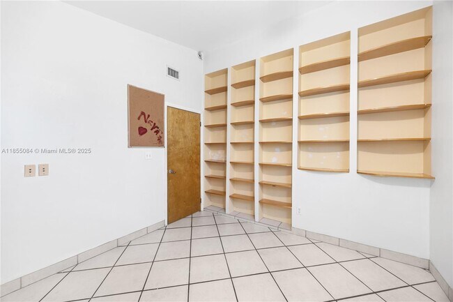 Building Photo - 7041 SW 63rd Ct