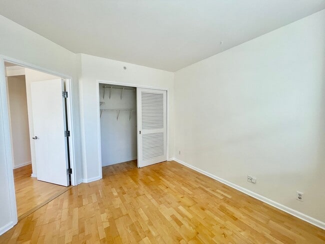 Building Photo - Panoramic City View 2Br/2BA Waterfront SF ...