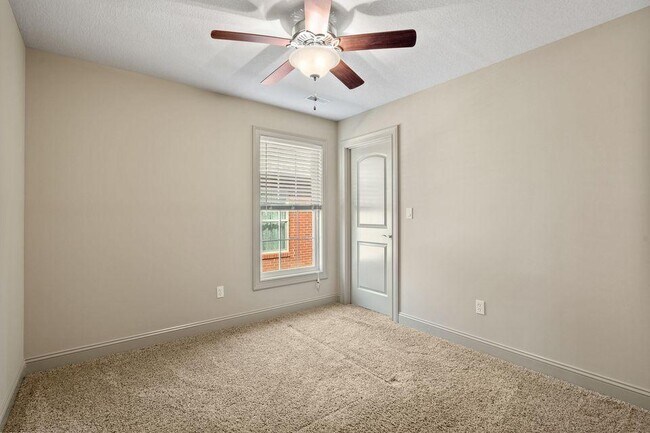 Building Photo - 1811 Trellis Ln