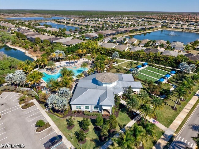 Building Photo - 28029 Sanibel Sands St