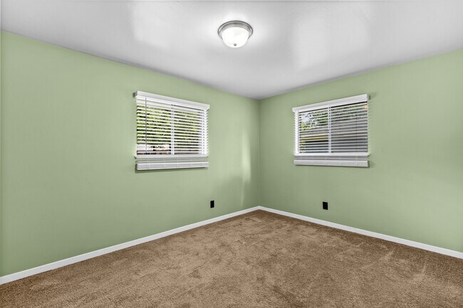 Building Photo - 326 S Barbara St