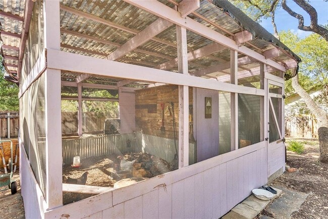 Building Photo - 10110 Lake Ridge Dr