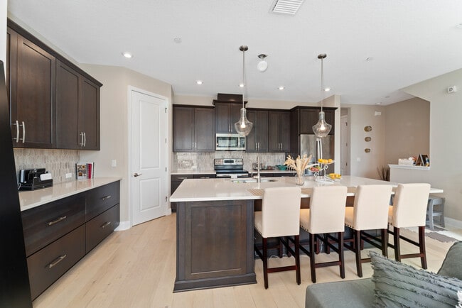 Building Photo - 115 E Concord St