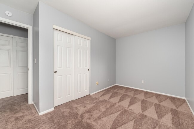 Building Photo - 5025 E Weaver Ave