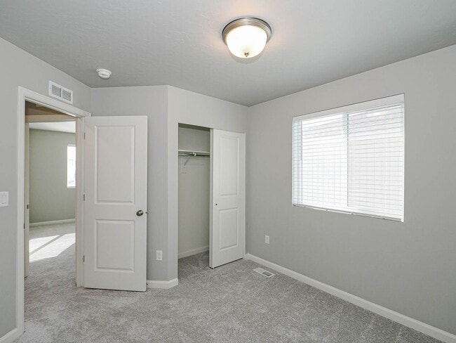 Building Photo - Saratoga Springs Twin Home