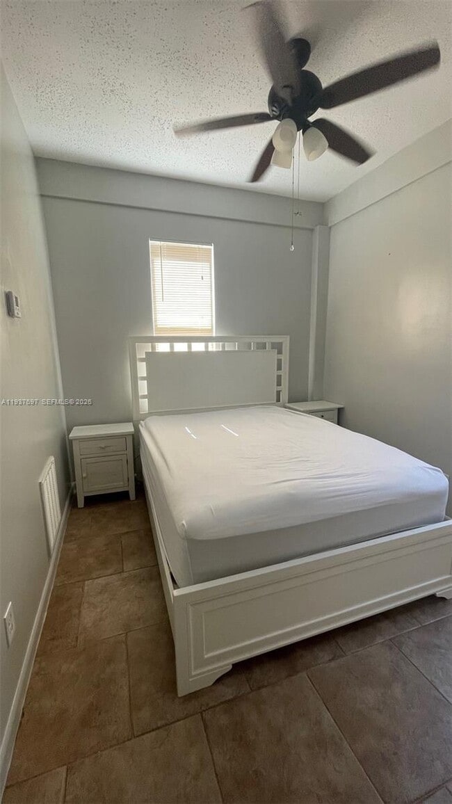 Building Photo - 1866 9th Pl