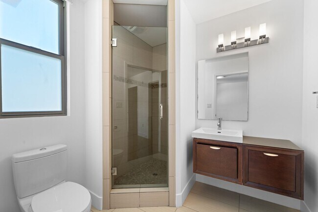 Building Photo - 1415 Butler Ave #1