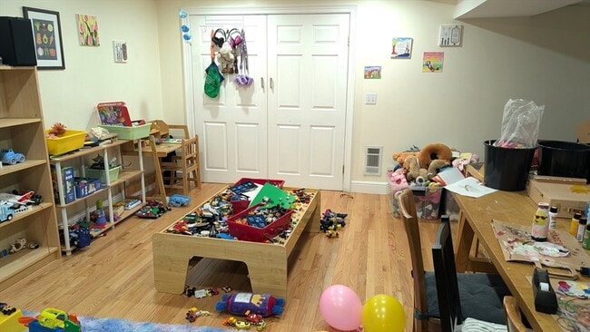 Building Photo - 15-19 Vineland St