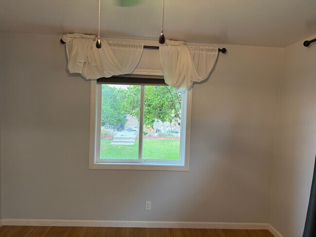 Building Photo - 409 N Park Ave