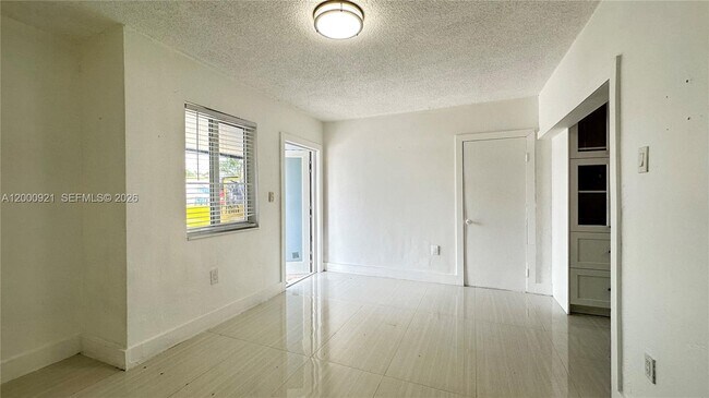 Building Photo - 5545 E 6th Ave