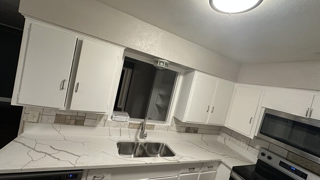 Building Photo - 6912 Clearglen Dr