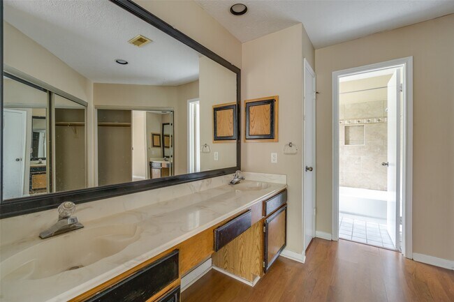 Building Photo - 3006 Stargrass Ct