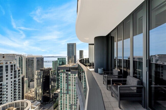 Building Photo - 1000 Brickell Plaza