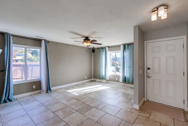 Building Photo - Single Level Poway Home on a Corner Lot
