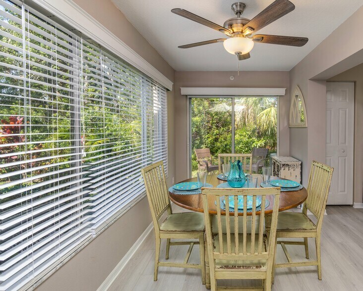 Eating Area - 821 Montrose Dr