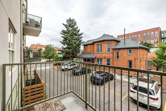 Building Photo - 837 E 17th Ave