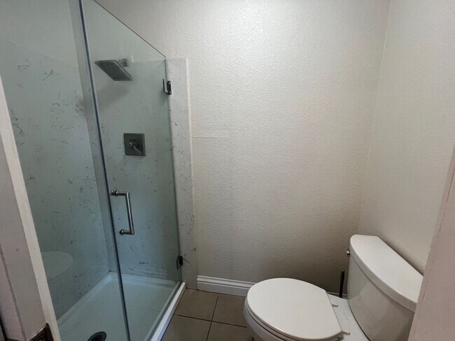 Building Photo - 4-bedroom single story home in Turlock!