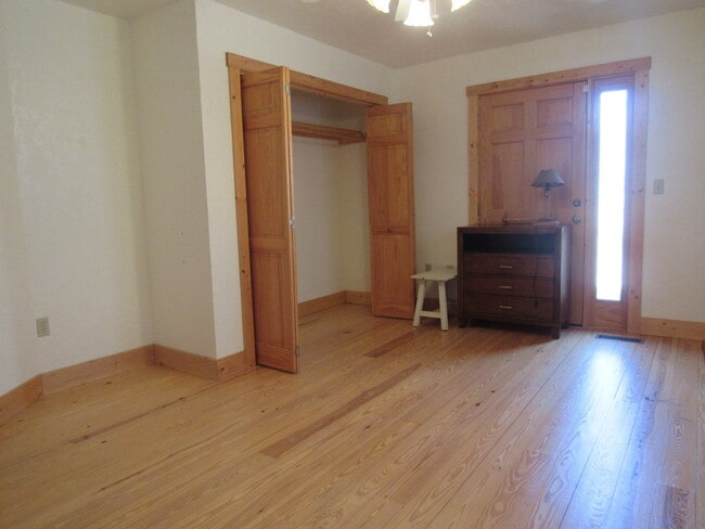 Building Photo - $1,400 - 2 Bedroom / 1 Bath Cabin in Tuckaseegee with Lovely Mountain View