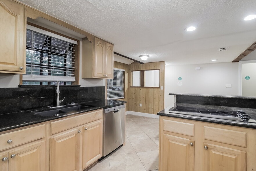 Building Photo - 978 Windsong Cir