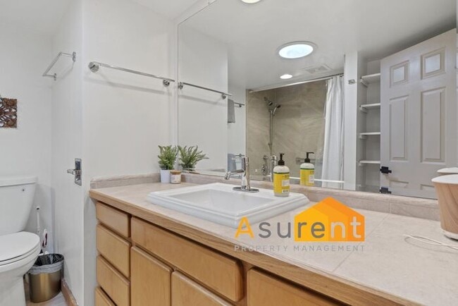 Building Photo - Amazing Fully Renovated Custom Furnished H...