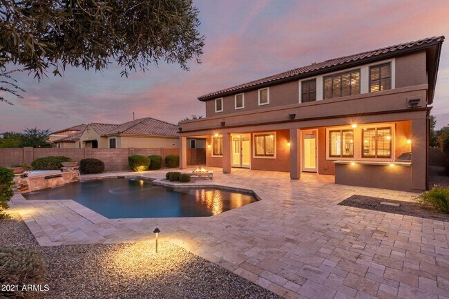 Building Photo - Eagle Glen Cul-de-sac Beauty