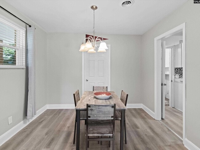 Building Photo - 1342 Karlaney Ave